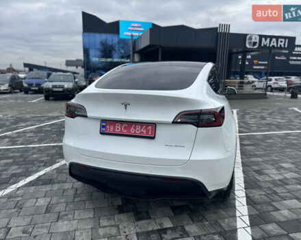 Білий Тесла Model Y, об'ємом двигуна 0 л та пробігом 100 тис. км за 23999 $, фото 7 на Automoto.ua