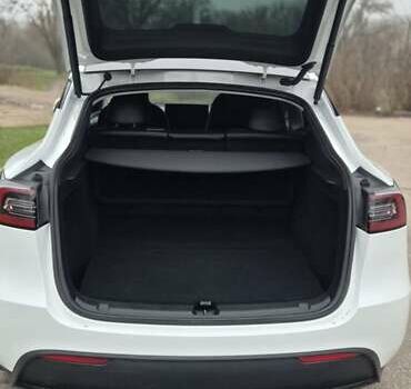 Белый Тесла Model Y, объемом двигателя 0 л и пробегом 27 тыс. км за 29000 $, фото 22 на Automoto.ua