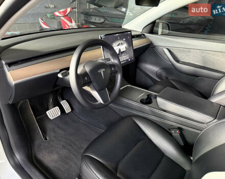 Белый Тесла Model Y, объемом двигателя 0 л и пробегом 50 тыс. км за 39900 $, фото 14 на Automoto.ua