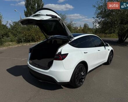 Белый Тесла Model Y, объемом двигателя 0 л и пробегом 56 тыс. км за 26000 $, фото 25 на Automoto.ua