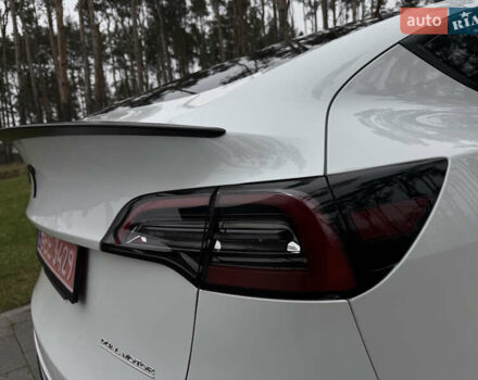 Белый Тесла Model Y, объемом двигателя 0 л и пробегом 74 тыс. км за 25700 $, фото 5 на Automoto.ua