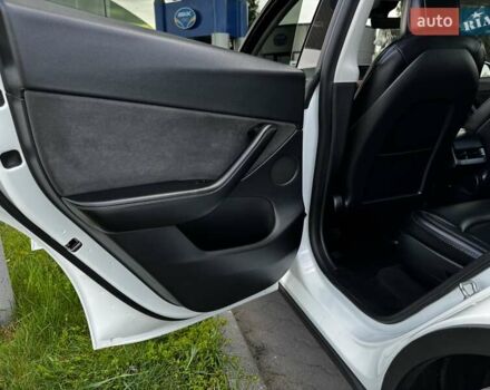 Белый Тесла Model Y, объемом двигателя 0 л и пробегом 59 тыс. км за 28800 $, фото 19 на Automoto.ua
