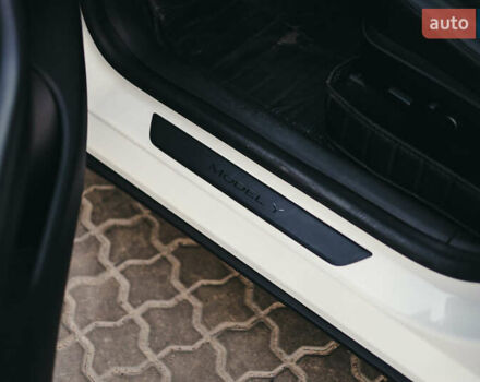 Белый Тесла Model Y, объемом двигателя 0 л и пробегом 45 тыс. км за 28900 $, фото 17 на Automoto.ua