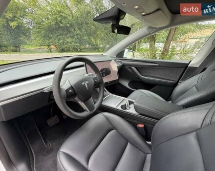 Белый Тесла Model Y, объемом двигателя 0 л и пробегом 47 тыс. км за 27500 $, фото 9 на Automoto.ua