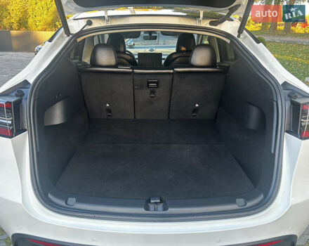 Тесла Model Y 2022 в Тернополе на Automoto.ua Белый Тесла Model Y, объемом двигателя 0 л и пробегом 52 тыс. км за 27300 $, фото 17 на Automoto.ua