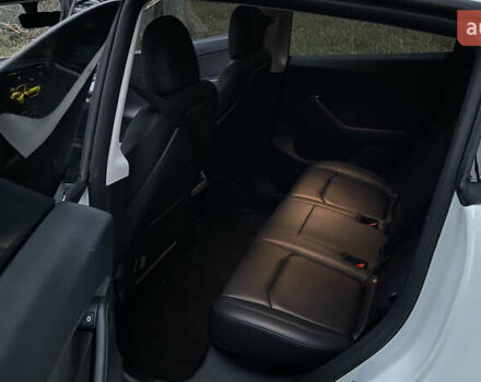 Белый Тесла Model Y, объемом двигателя 0 л и пробегом 119 тыс. км за 29000 $, фото 9 на Automoto.ua