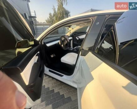 Белый Тесла Model Y, объемом двигателя 0 л и пробегом 25 тыс. км за 35500 $, фото 21 на Automoto.ua