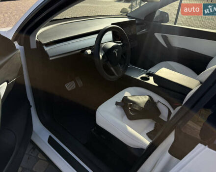 Белый Тесла Model Y, объемом двигателя 0 л и пробегом 102 тыс. км за 26000 $, фото 26 на Automoto.ua