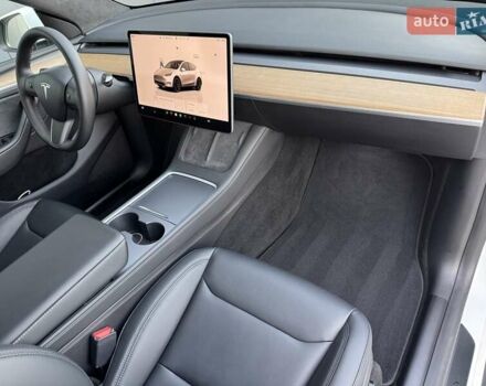 Белый Тесла Model Y, объемом двигателя 0 л и пробегом 42 тыс. км за 39900 $, фото 38 на Automoto.ua