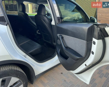 Белый Тесла Model Y, объемом двигателя 0 л и пробегом 25 тыс. км за 31500 $, фото 24 на Automoto.ua
