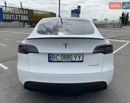 Белый Тесла Model Y, объемом двигателя 0 л и пробегом 43 тыс. км за 28000 $, фото 1 на Automoto.ua