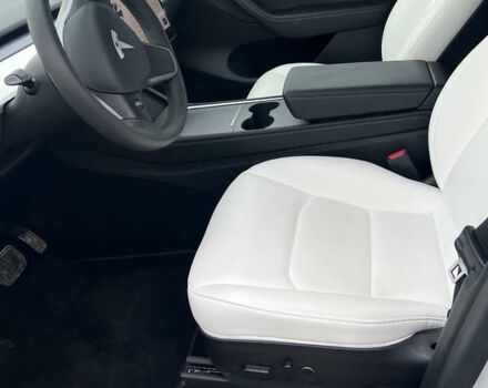 Білий Тесла Model Y, об'ємом двигуна 0 л та пробігом 15 тис. км за 27999 $, фото 16 на Automoto.ua