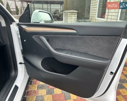 Белый Тесла Model Y, объемом двигателя 0 л и пробегом 94 тыс. км за 29999 $, фото 15 на Automoto.ua