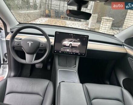 Белый Тесла Model Y, объемом двигателя 0 л и пробегом 94 тыс. км за 29999 $, фото 17 на Automoto.ua