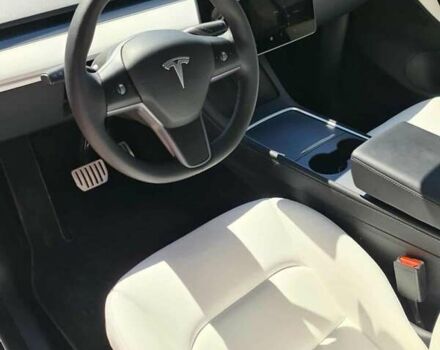 Белый Тесла Model Y, объемом двигателя 0 л и пробегом 54 тыс. км за 28000 $, фото 4 на Automoto.ua