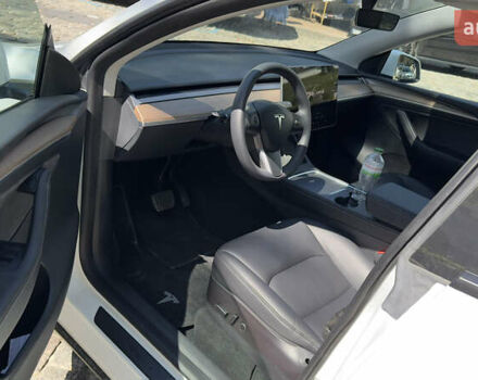 Белый Тесла Model Y, объемом двигателя 0 л и пробегом 8 тыс. км за 31000 $, фото 11 на Automoto.ua