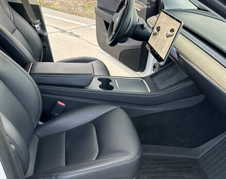 Тесла Model Y 2022 у Житомирі на Automoto.ua Білий Тесла Model Y, об'ємом двигуна 0 л та пробігом 195 тис. км за 21700 $, фото 12 на Automoto.ua