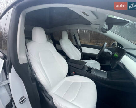 Білий Тесла Model Y, об'ємом двигуна 0 л та пробігом 66 тис. км за 35000 $, фото 11 на Automoto.ua