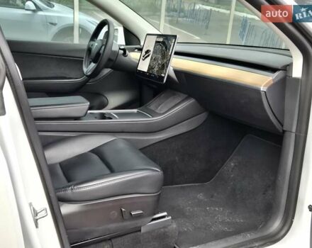 Белый Тесла Model Y, объемом двигателя 0 л и пробегом 70 тыс. км за 31500 $, фото 9 на Automoto.ua