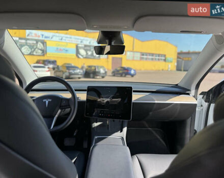 Белый Тесла Model Y, объемом двигателя 0 л и пробегом 50 тыс. км за 28000 $, фото 7 на Automoto.ua