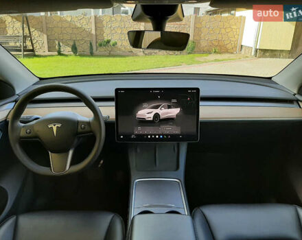 Белый Тесла Model Y, объемом двигателя 0 л и пробегом 27 тыс. км за 28000 $, фото 11 на Automoto.ua