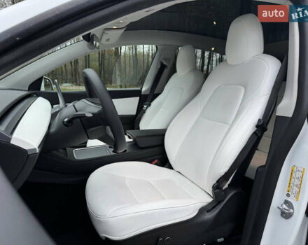 Білий Тесла Model Y, об'ємом двигуна 0 л та пробігом 115 тис. км за 25800 $, фото 25 на Automoto.ua