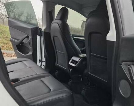 Белый Тесла Model Y, объемом двигателя 0 л и пробегом 27 тыс. км за 29000 $, фото 17 на Automoto.ua