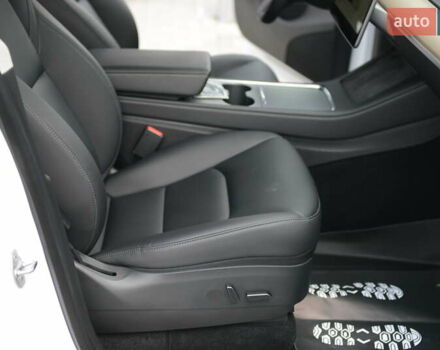 Тесла Model Y 2022 у Мукачеве на Automoto.ua Білий Тесла Model Y, об'ємом двигуна 0 л та пробігом 17 тис. км за 46500 $, фото 34 на Automoto.ua