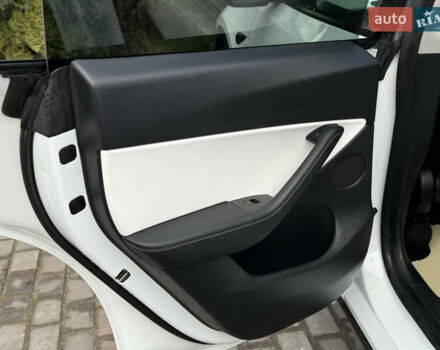 Белый Тесла Model Y, объемом двигателя 0 л и пробегом 129 тыс. км за 27400 $, фото 24 на Automoto.ua