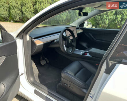 Белый Тесла Model Y, объемом двигателя 0 л и пробегом 26 тыс. км за 28300 $, фото 19 на Automoto.ua