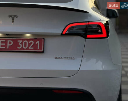 Белый Тесла Model Y, объемом двигателя 0 л и пробегом 59 тыс. км за 30500 $, фото 18 на Automoto.ua