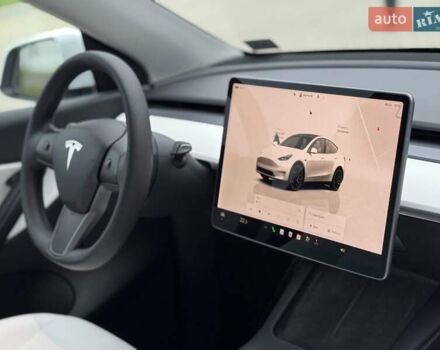 Білий Тесла Model Y, об'ємом двигуна 0 л та пробігом 117 тис. км за 23500 $, фото 27 на Automoto.ua