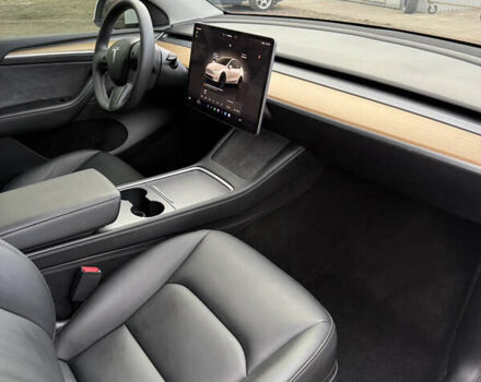 Белый Тесла Model Y, объемом двигателя 0 л и пробегом 16 тыс. км за 26500 $, фото 41 на Automoto.ua