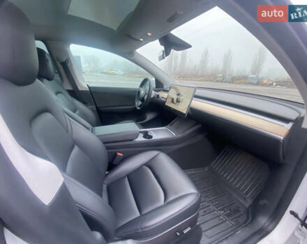 Белый Тесла Model Y, объемом двигателя 0 л и пробегом 58 тыс. км за 29500 $, фото 18 на Automoto.ua