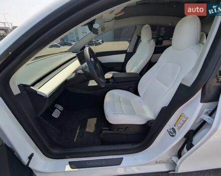 Белый Тесла Model Y, объемом двигателя 0 л и пробегом 39 тыс. км за 29500 $, фото 11 на Automoto.ua