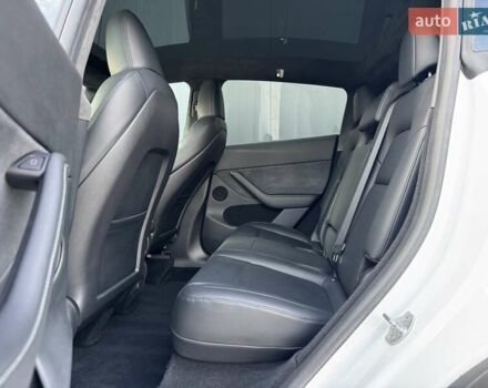Белый Тесла Model Y, объемом двигателя 0 л и пробегом 42 тыс. км за 39900 $, фото 26 на Automoto.ua