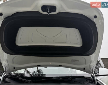 Белый Тесла Model Y, объемом двигателя 0 л и пробегом 74 тыс. км за 25700 $, фото 14 на Automoto.ua