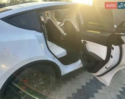 Белый Тесла Model Y, объемом двигателя 0 л и пробегом 25 тыс. км за 35500 $, фото 34 на Automoto.ua
