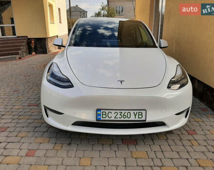 Белый Тесла Model Y, объемом двигателя 0 л и пробегом 27 тыс. км за 28000 $, фото 2 на Automoto.ua