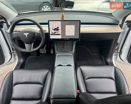 Белый Тесла Model Y, объемом двигателя 0 л и пробегом 31 тыс. км за 24999 $, фото 7 на Automoto.ua