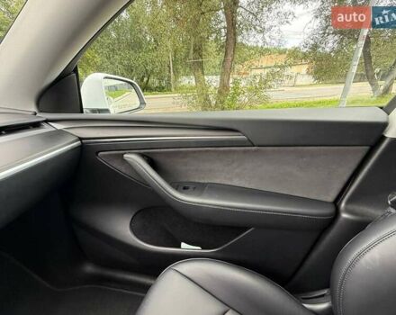 Белый Тесла Model Y, объемом двигателя 0 л и пробегом 47 тыс. км за 27500 $, фото 11 на Automoto.ua