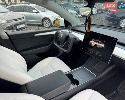 Білий Тесла Model Y, об'ємом двигуна 0 л та пробігом 62 тис. км за 27400 $, фото 17 на Automoto.ua