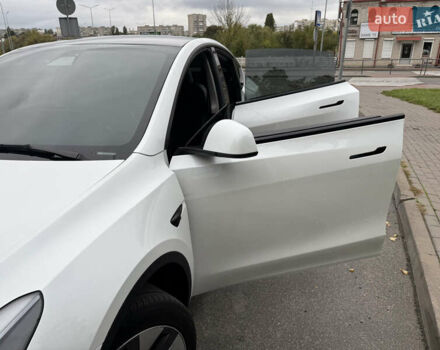 Білий Тесла Model Y, об'ємом двигуна 0 л та пробігом 82 тис. км за 25499 $, фото 28 на Automoto.ua