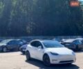 Тесла Model Y 2022 у Києві на Automoto.ua Білий Тесла Model Y, об'ємом двигуна 0 л та пробігом 59 тис. км за 31999 $, фото 1 на Automoto.ua