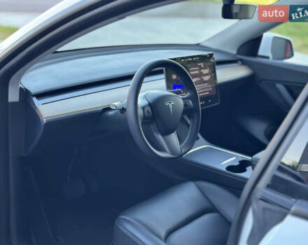 Белый Тесла Model Y, объемом двигателя 0 л и пробегом 55 тыс. км за 27999 $, фото 7 на Automoto.ua