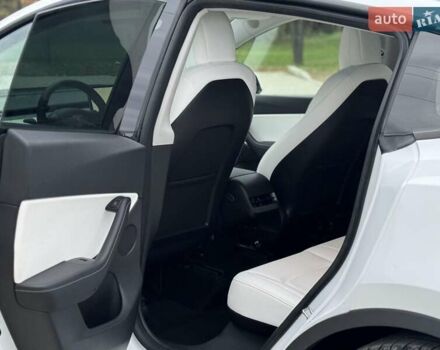 Білий Тесла Model Y, об'ємом двигуна 0 л та пробігом 117 тис. км за 23500 $, фото 33 на Automoto.ua