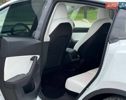 Білий Тесла Model Y, об'ємом двигуна 0 л та пробігом 117 тис. км за 23500 $, фото 32 на Automoto.ua
