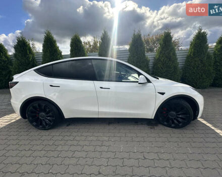 Белый Тесла Model Y, объемом двигателя 0 л и пробегом 5 тыс. км за 25333 $, фото 6 на Automoto.ua