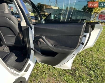 Білий Тесла Model Y, об'ємом двигуна 0 л та пробігом 23 тис. км за 39800 $, фото 49 на Automoto.ua