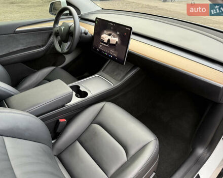 Белый Тесла Model Y, объемом двигателя 0 л и пробегом 16 тыс. км за 26500 $, фото 42 на Automoto.ua